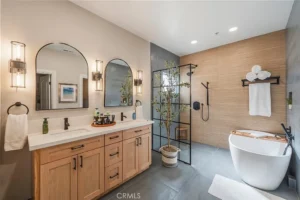 9a12b752b9503bfc95db9c49532b14c4-uncropped_scaled_within_1536_1152